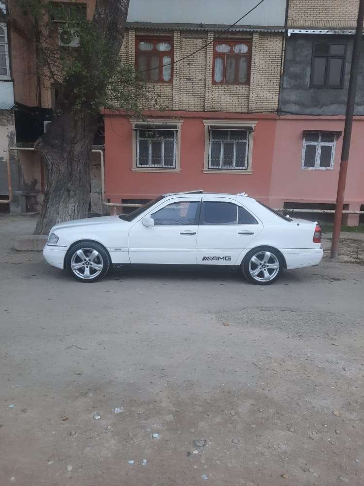Mercedes C 220, 1995 il, 2.2 L, 299 366 km