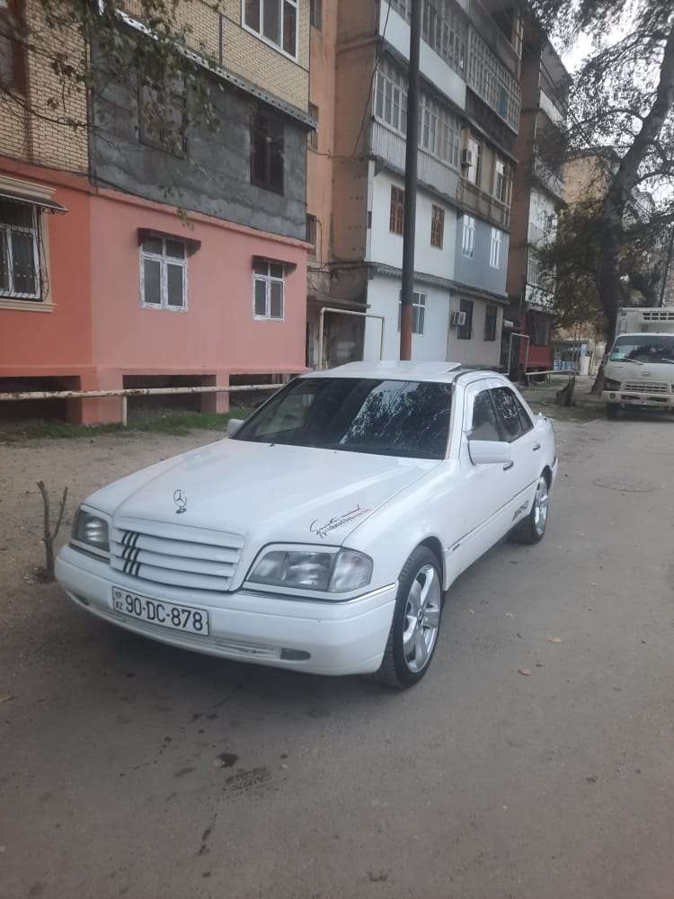 Mercedes C 220, 1995 il, 2.2 L, 299 366 km