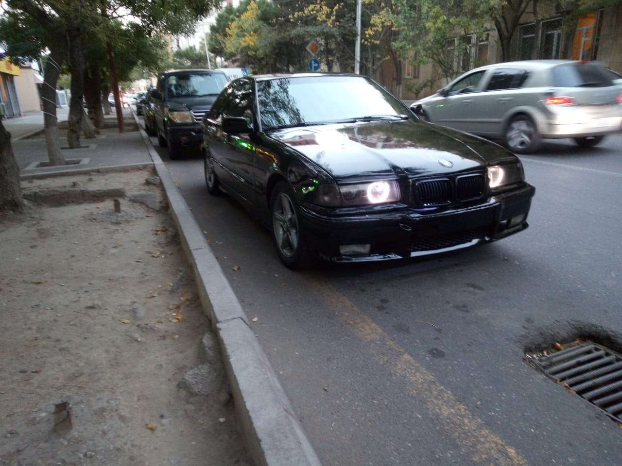 BMW 318, 1996 il, 1.8 L, 521 440 km
