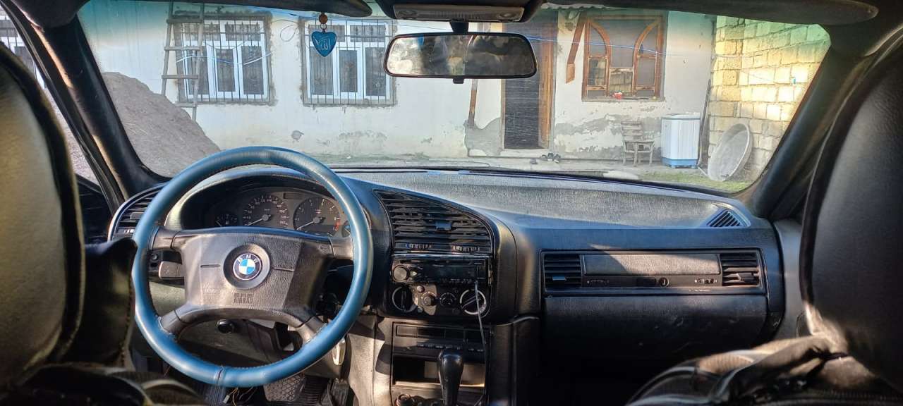 BMW 325, 1990 il, 2.5 L, 402 050 km