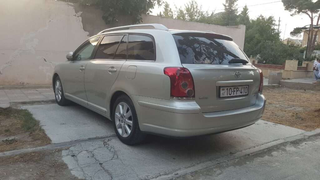 Toyota Avensis, 2006 il, 2.0 L, 280 000 km