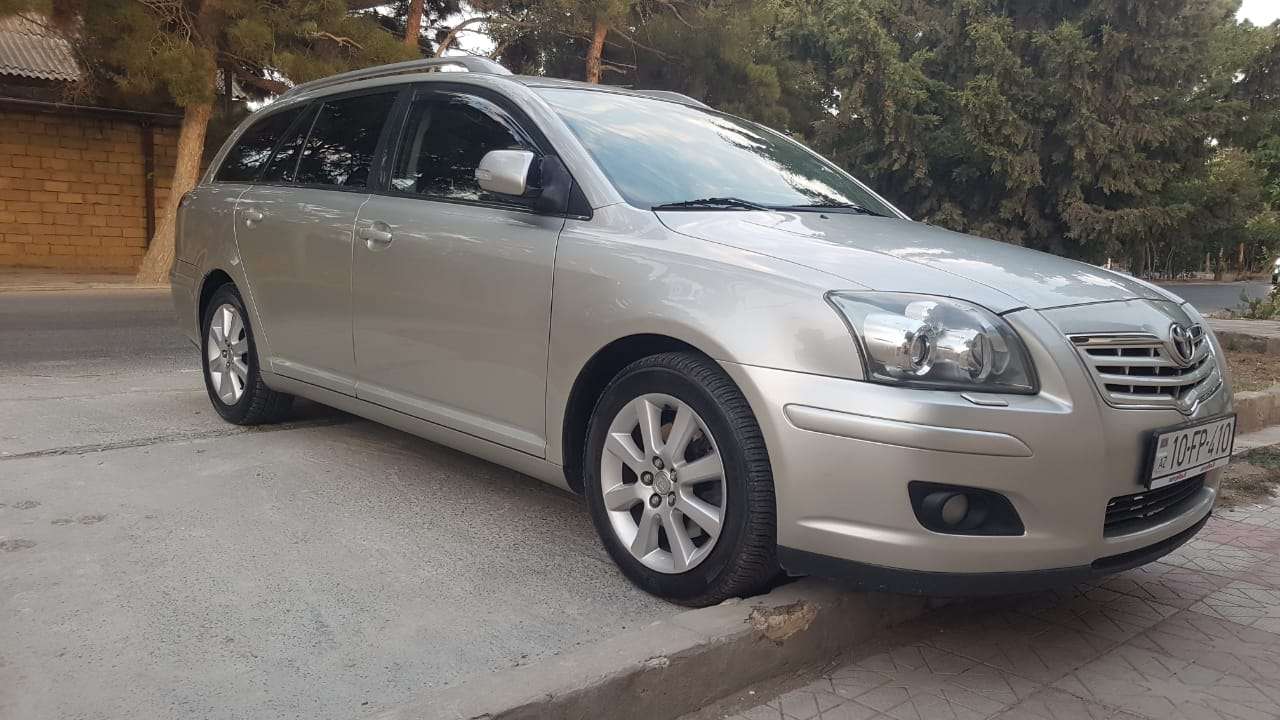 Toyota Avensis, 2006 il, 2.0 L, 280 000 km