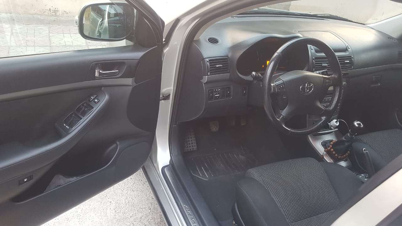 Toyota Avensis, 2006 il, 2.0 L, 280 000 km