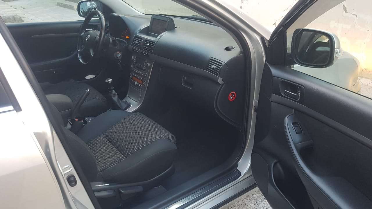 Toyota Avensis, 2006 il, 2.0 L, 280 000 km