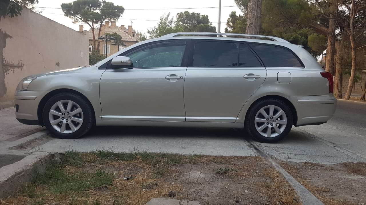 Toyota Avensis, 2006 il, 2.0 L, 280 000 km