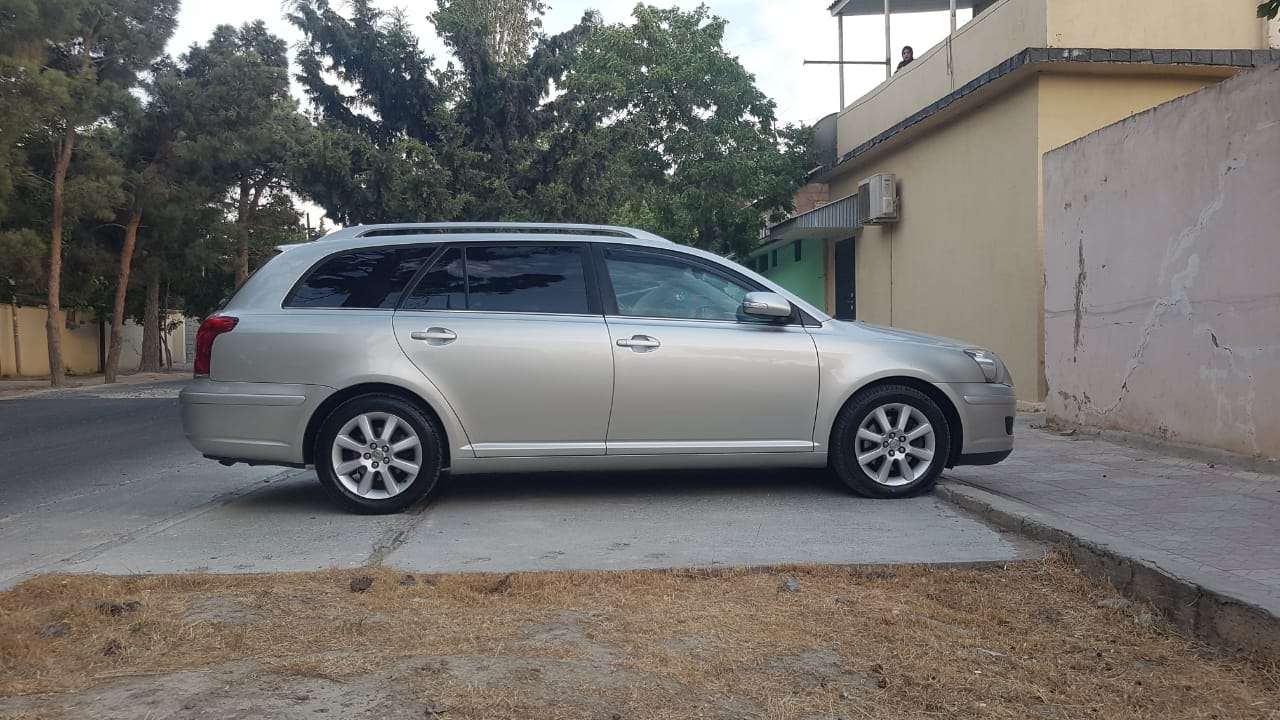 Toyota Avensis, 2006 il, 2.0 L, 280 000 km