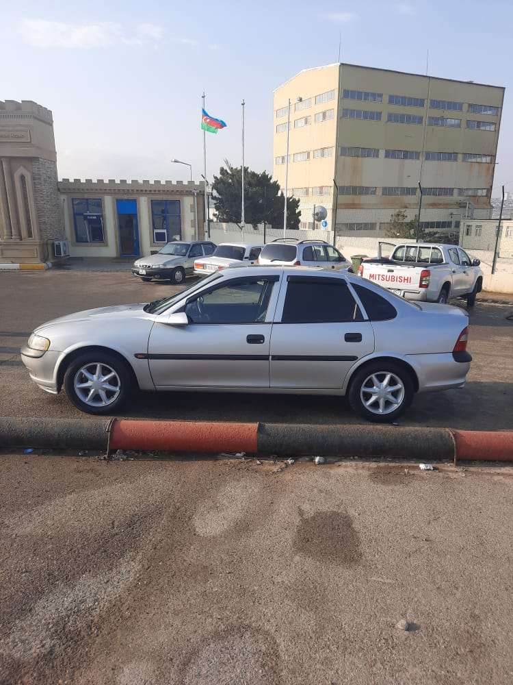 Opel Vectra, 1998 il, 1.6 L, 215 000 km