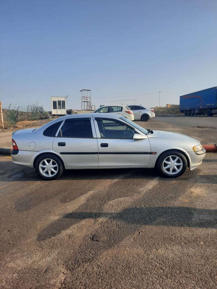 Opel Vectra, 1998 il, 1.6 L, 215 000 km