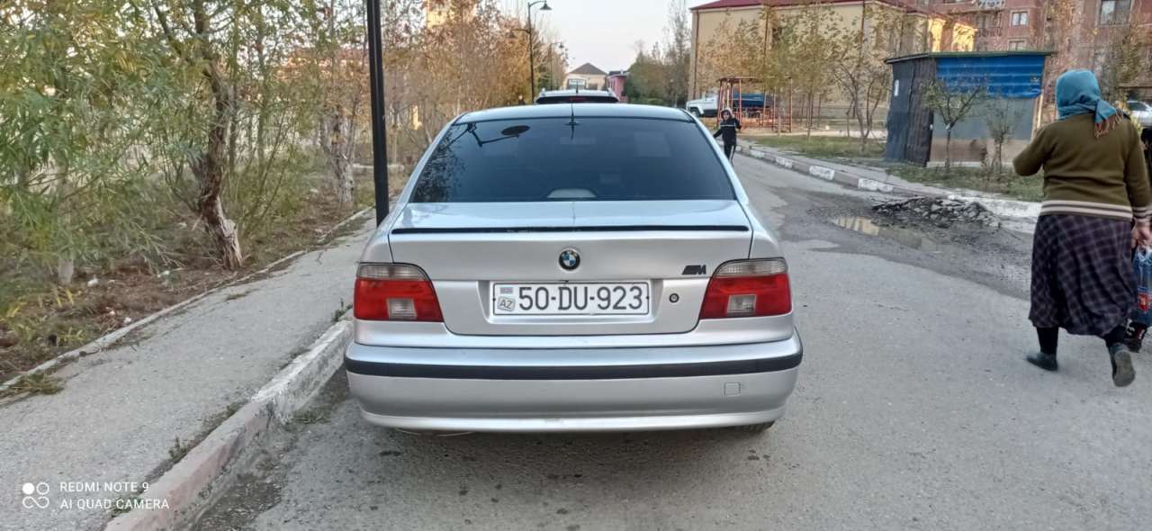 BMW 523, 1997 il, 2.3 L, 330 000 km