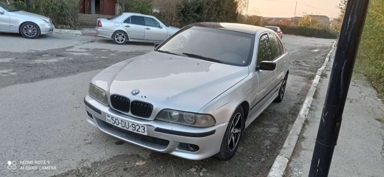 BMW 523, 1997 il, 2.3 L, 330 000 km