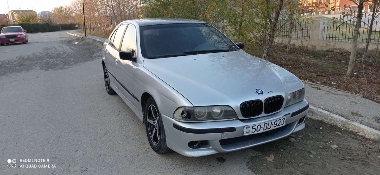 BMW 523, 1997 il, 2.3 L, 330 000 km