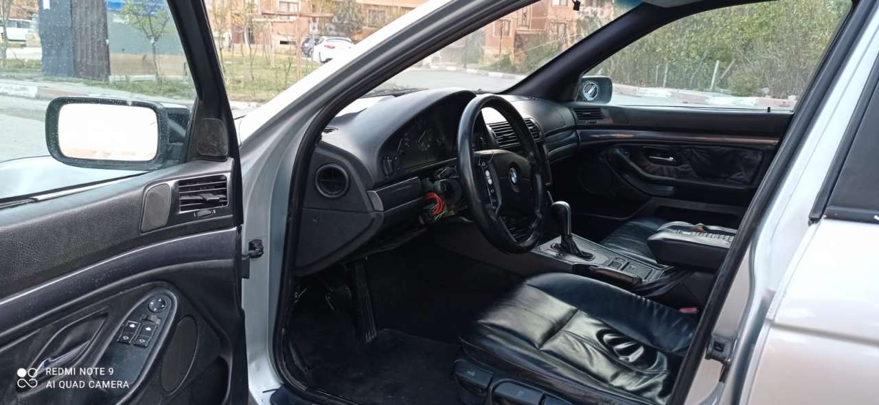 BMW 523, 1997 il, 2.3 L, 330 000 km