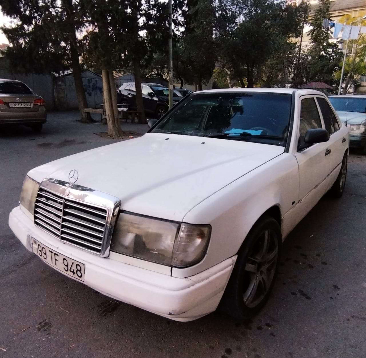 Mercedes E 200, 1988 il, 2.0 L, 300 000 km