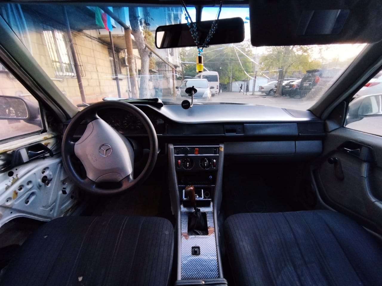 Mercedes E 200, 1988 il, 2.0 L, 300 000 km
