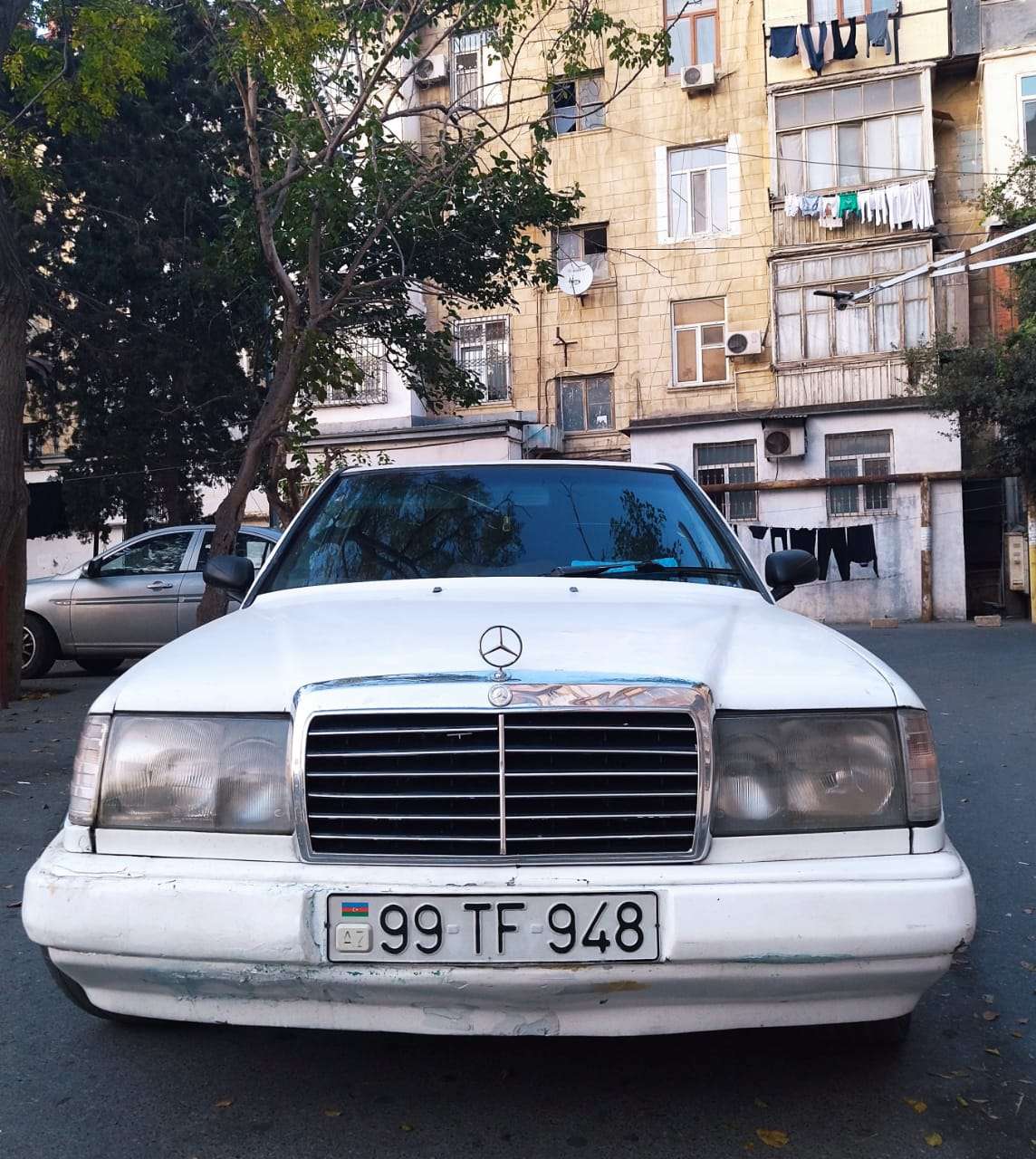Mercedes E 200, 1988 il, 2.0 L, 300 000 km