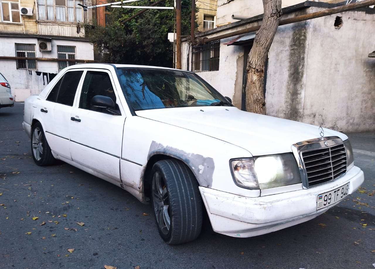 Mercedes E 200, 1988 il, 2.0 L, 300 000 km