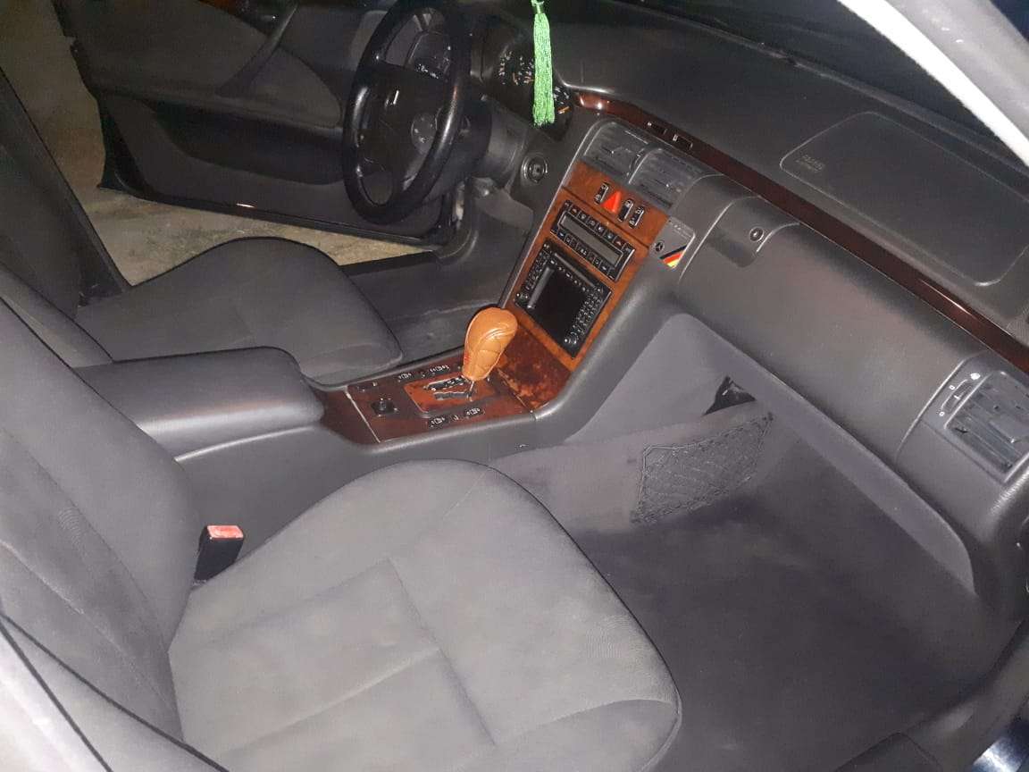 Mercedes E 220, 2002 il, 2.2 L, 350 000 km