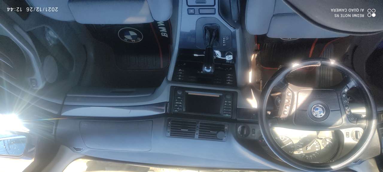 BMW 528, 1997 il, 2.8 L, 322 000 km