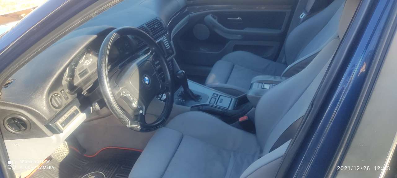 BMW 528, 1997 il, 2.8 L, 322 000 km