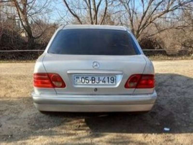 Mercedes E 220, 1998 il, 2.2 L, 888 520 km