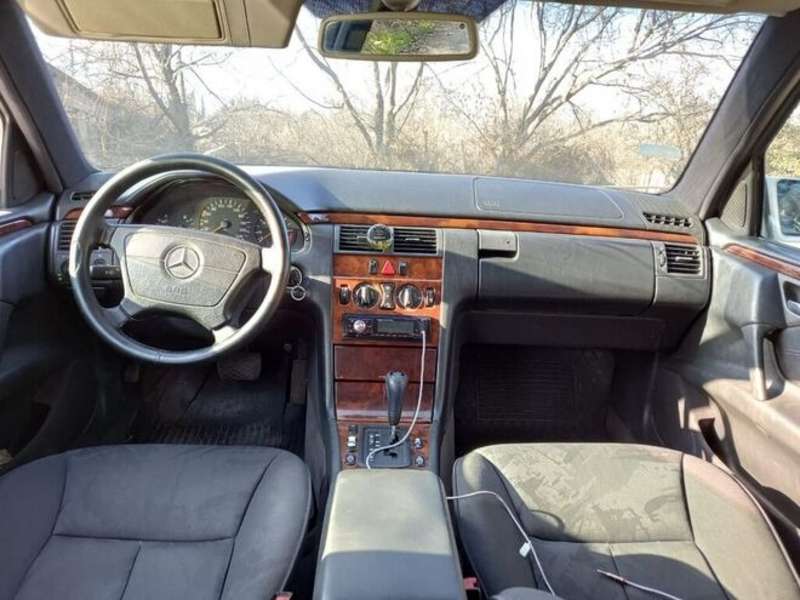 Mercedes E 220, 1998 il, 2.2 L, 888 520 km