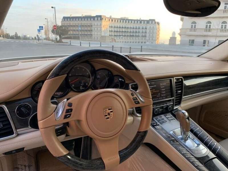 Porsche Panamera Turbo, 2009 il, 4.8 L, 115 000 km