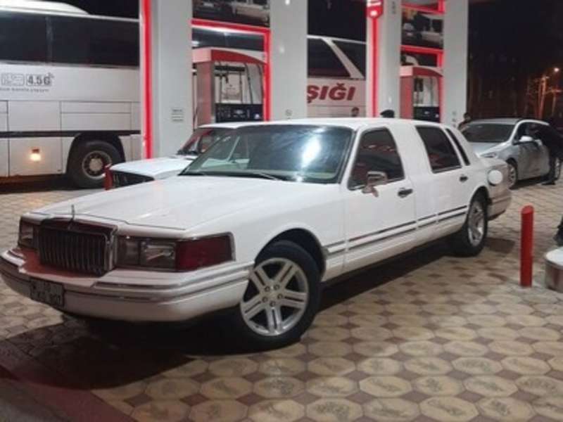 Lincoln Towncar, 1994 il, 4.6 L, 200 000 km