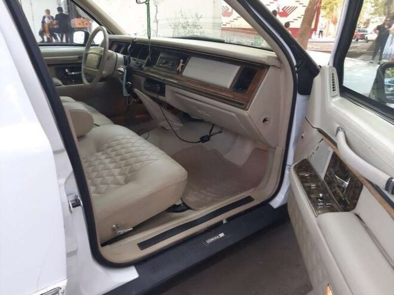 Lincoln Towncar, 1994 il, 4.6 L, 200 000 km