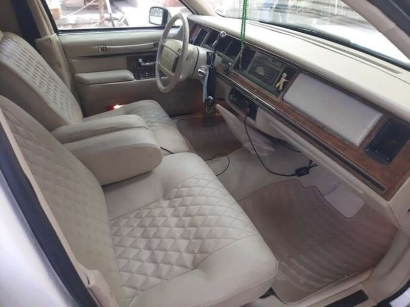 Lincoln Towncar, 1994 il, 4.6 L, 200 000 km
