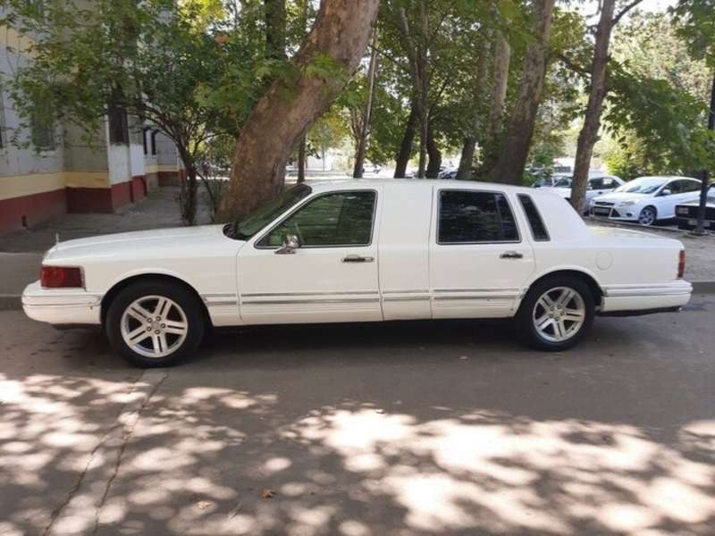 Lincoln Towncar, 1994 il, 4.6 L, 200 000 km