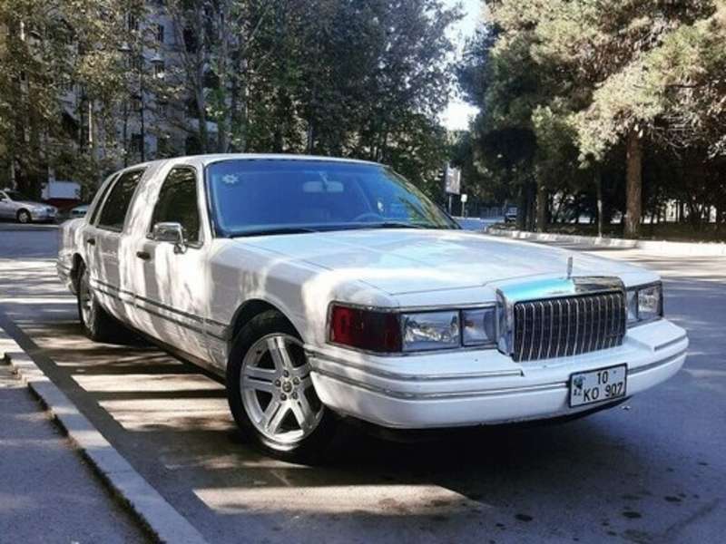 Lincoln Towncar, 1994 il, 4.6 L, 200 000 km