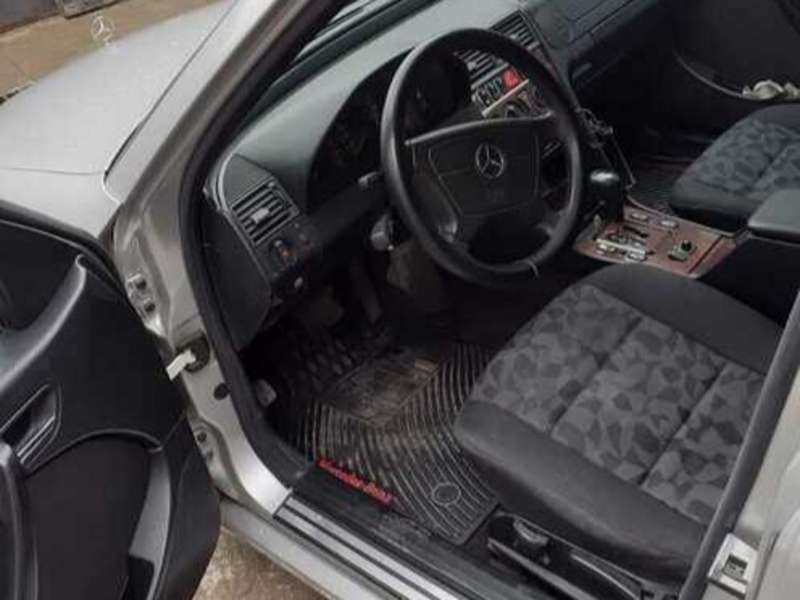 Mercedes C 200, 1999 il, 2.0 L, 323 000 km