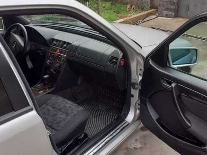 Mercedes C 200, 1999 il, 2.0 L, 323 000 km