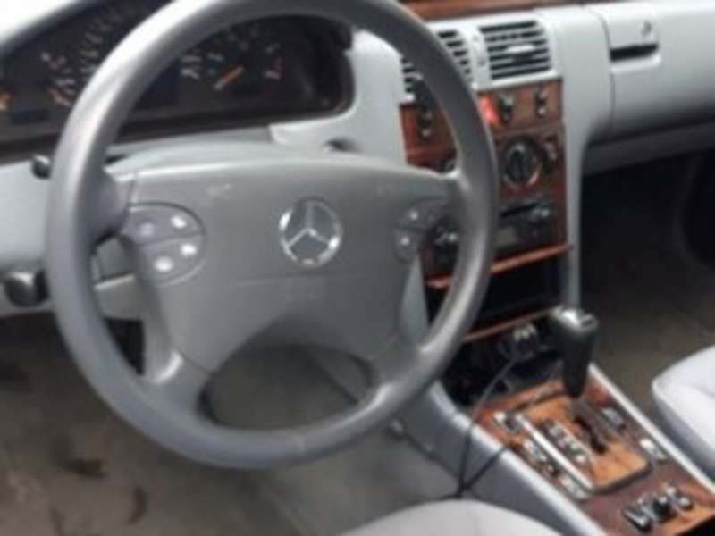 Mercedes E 270, 1999 il, 2.7 L, 379 000 km
