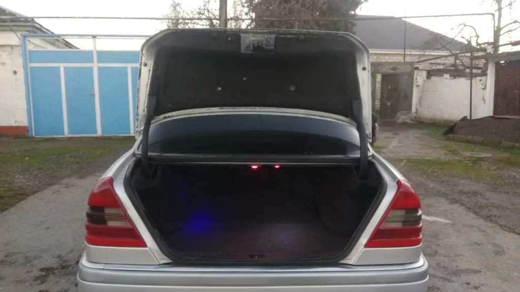 Mercedes C 230, 1997 il, 2.3 L, 275 000 km