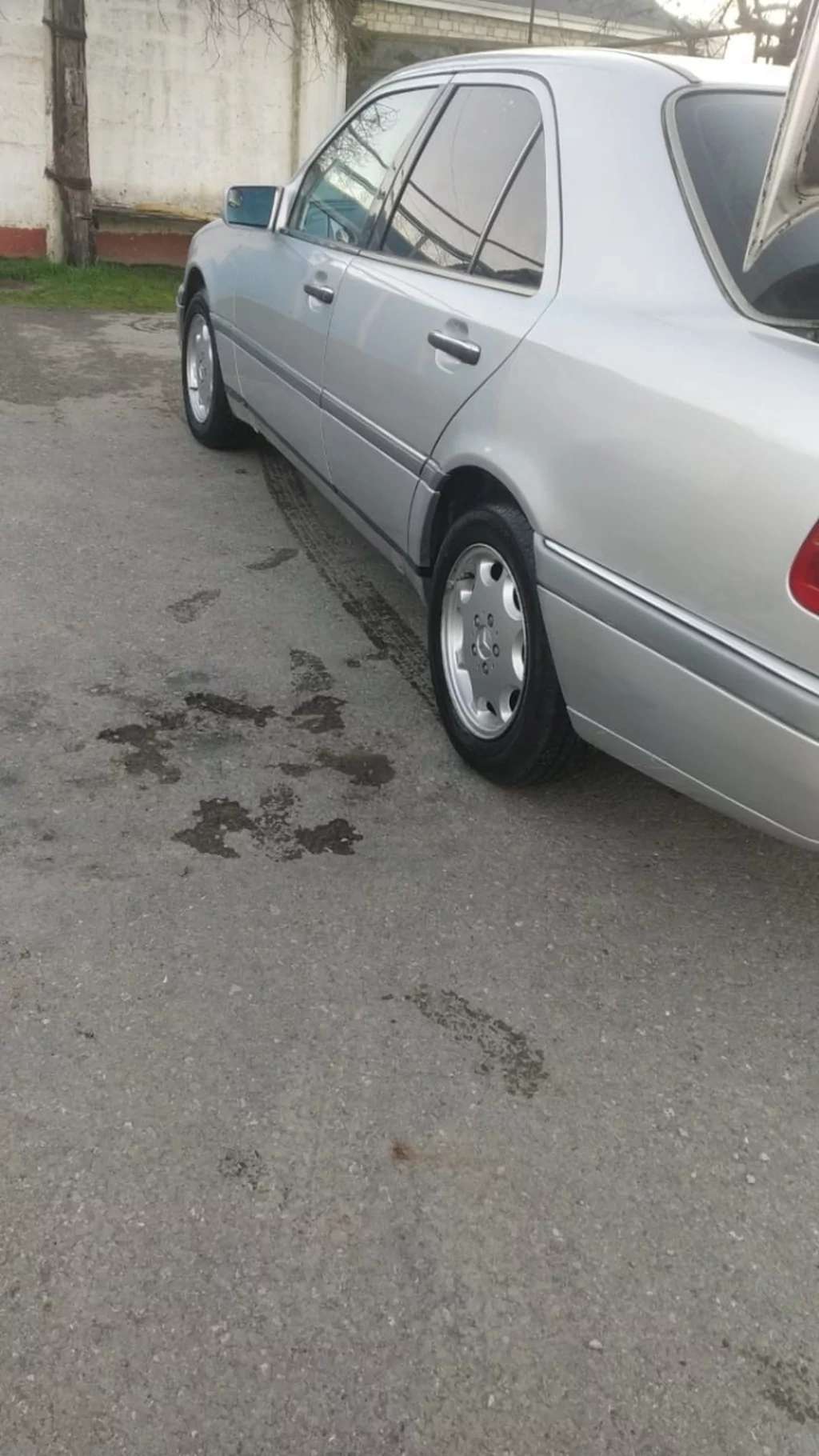 Mercedes C 230, 1997 il, 2.3 L, 275 000 km