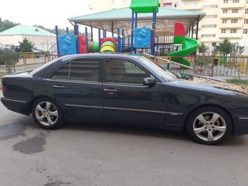 Mercedes E 240, 2001 il, 2.6 L, 350 000 km