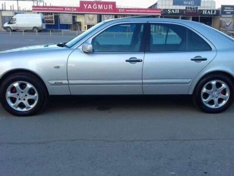 Mercedes E 240, 1999 il, 2.4 L, 327 600 km