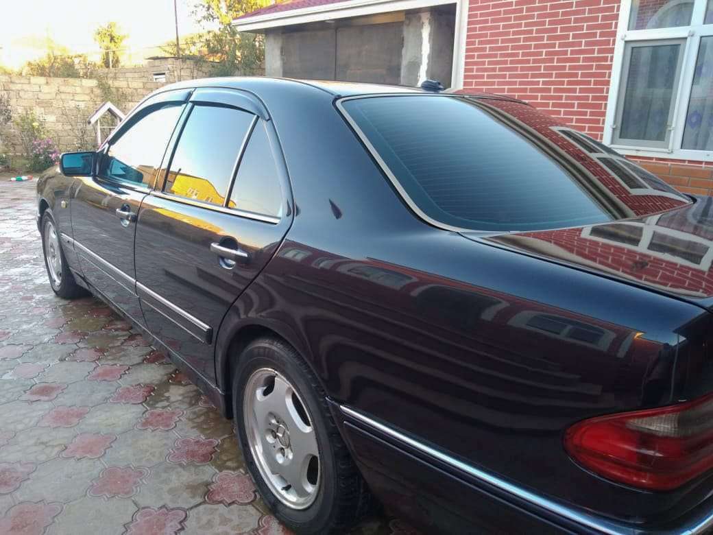Mercedes E 240, 1998 il, 2.4 L, 35 870 km