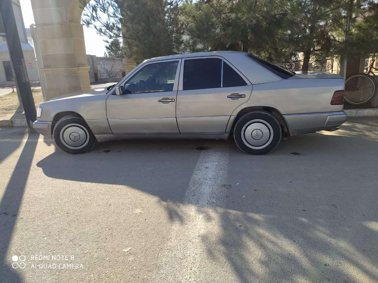 Mercedes E 250, 1991 il, 0.25 L, 5 000 km