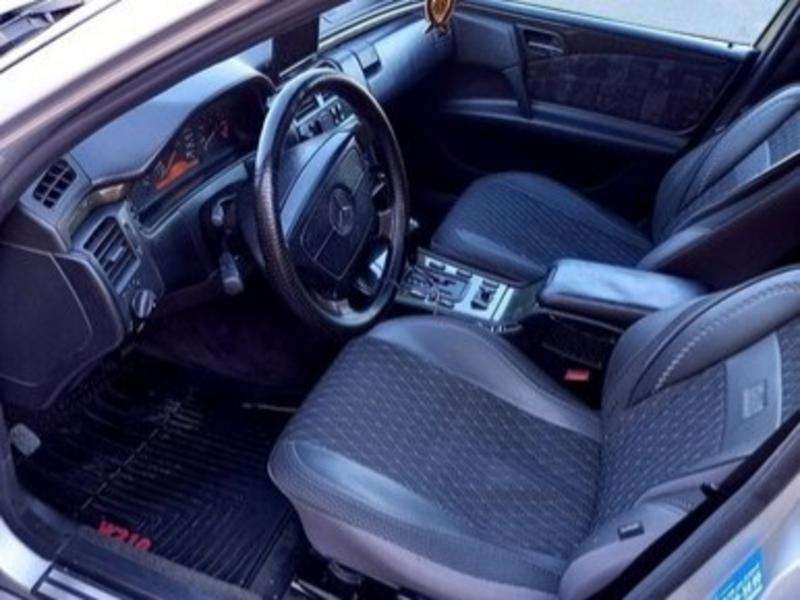 Mercedes E 240, 1998 il, 2.4 L, 256 006 km