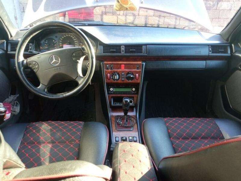 Mercedes E 300, 1995 il, 3.0 L, 400 586 km