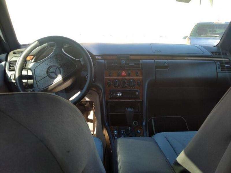 Mercedes E 240, 1998 il, 2.4 L, 245 200 km