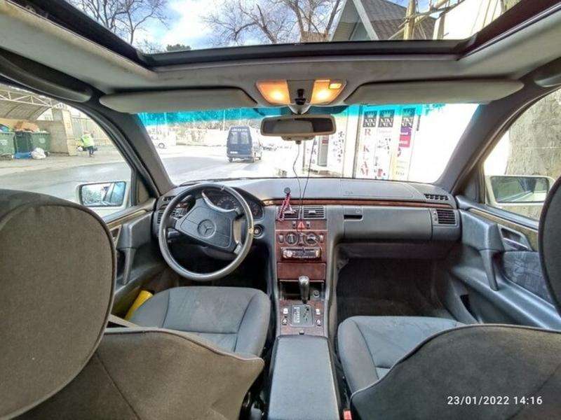 Mercedes E 230, 1996 il, 2.3 L, 406 817 km