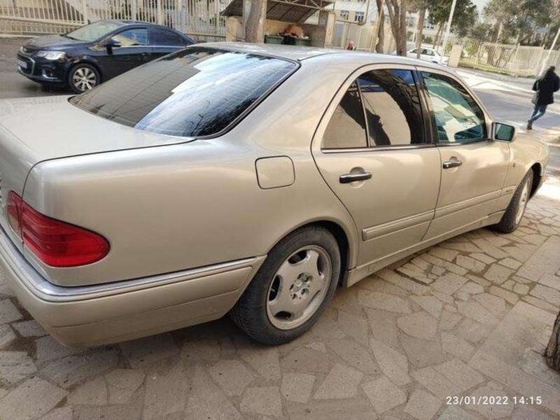 Mercedes E 230, 1996 il, 2.3 L, 406 817 km
