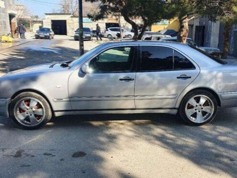 Mercedes E 220, 1998 il, 2.2 L, 33 269 km