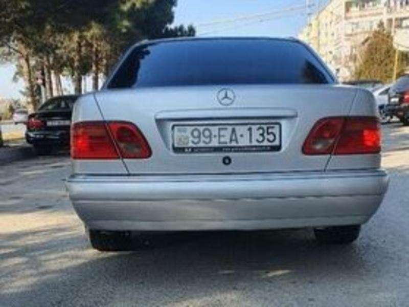 Mercedes E 220, 1998 il, 2.2 L, 33 269 km