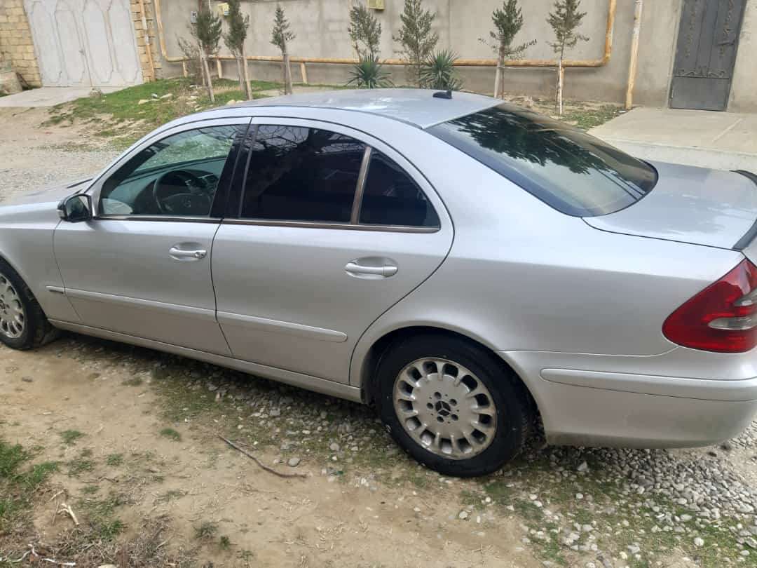 Mercedes E 220, 2004 il, 2.2 L, 489 000 km