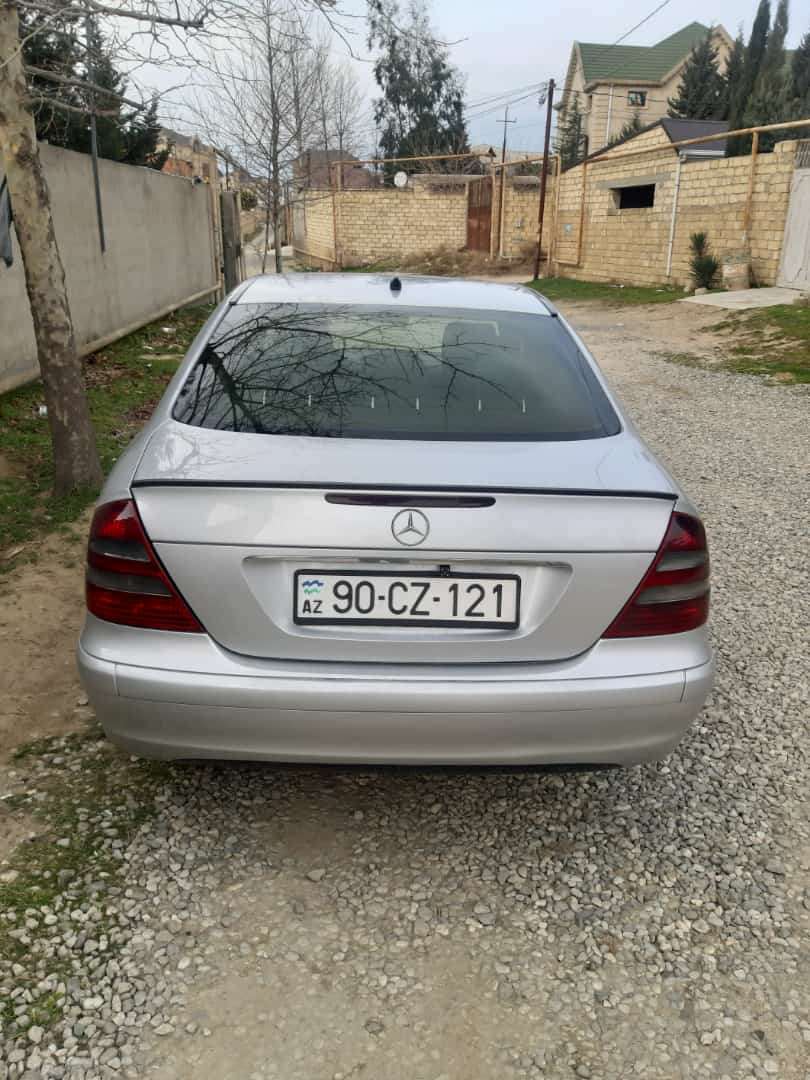 Mercedes E 220, 2004 il, 2.2 L, 489 000 km