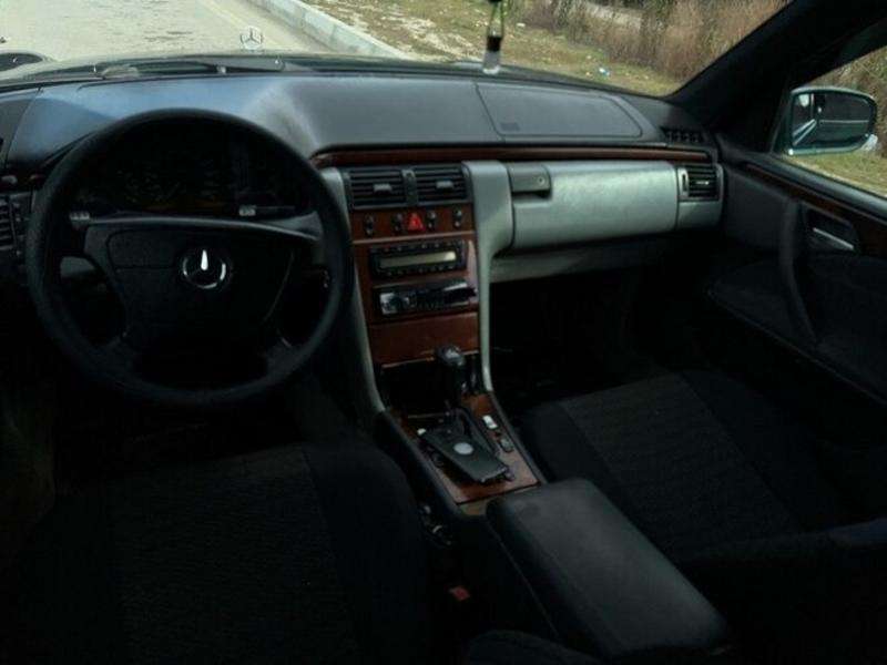 Mercedes E 300, 1996 il, 3.0 L, 350 000 km
